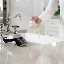 Spot and carpet cleaning stain trapper